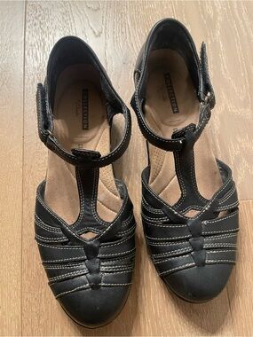 Clarks Gracelin T-Strap Leather Mary Jane’s